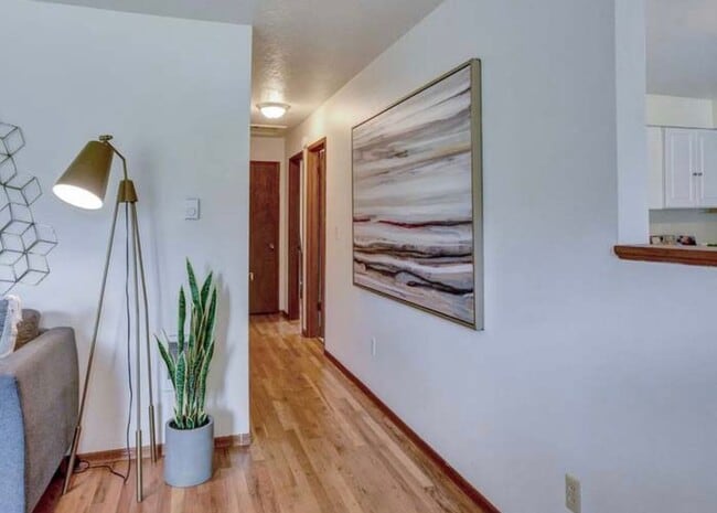 Building Photo - Adorable Woodstock 3 bedroom available for...