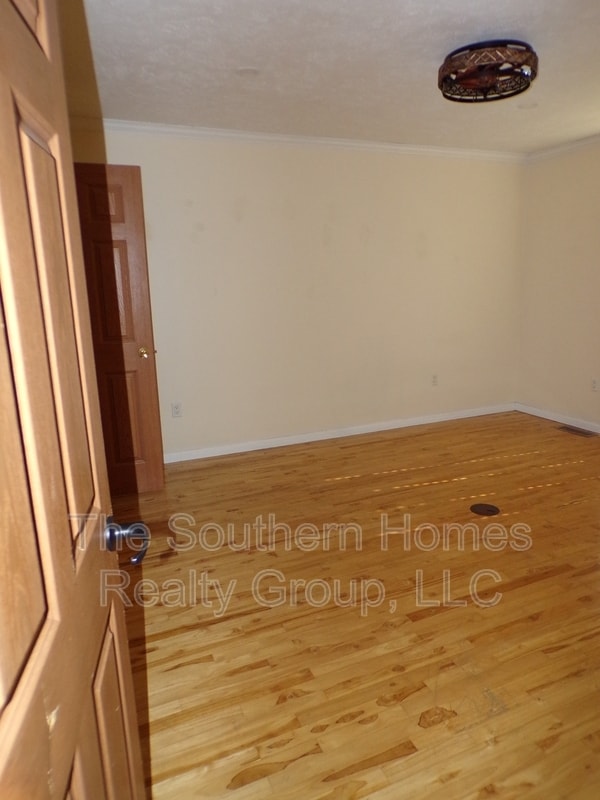 Building Photo - 156 Co Rd 296