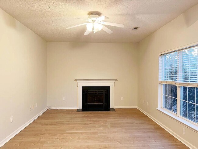 Building Photo - 19 Glencove Ct