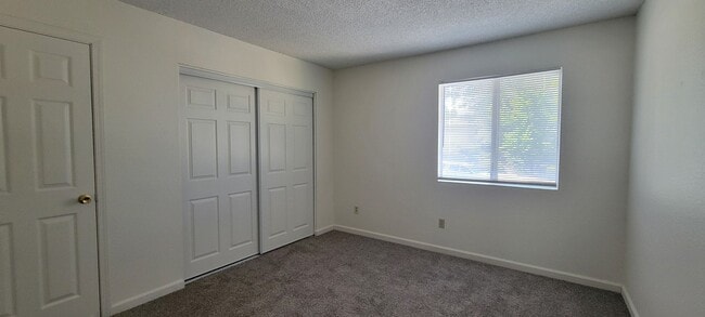 Building Photo - 1631 Bramble Pl
