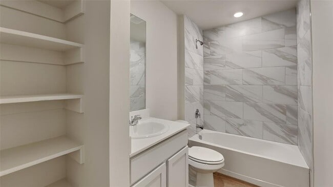 Building Photo - 6101 Green Meadow Ln