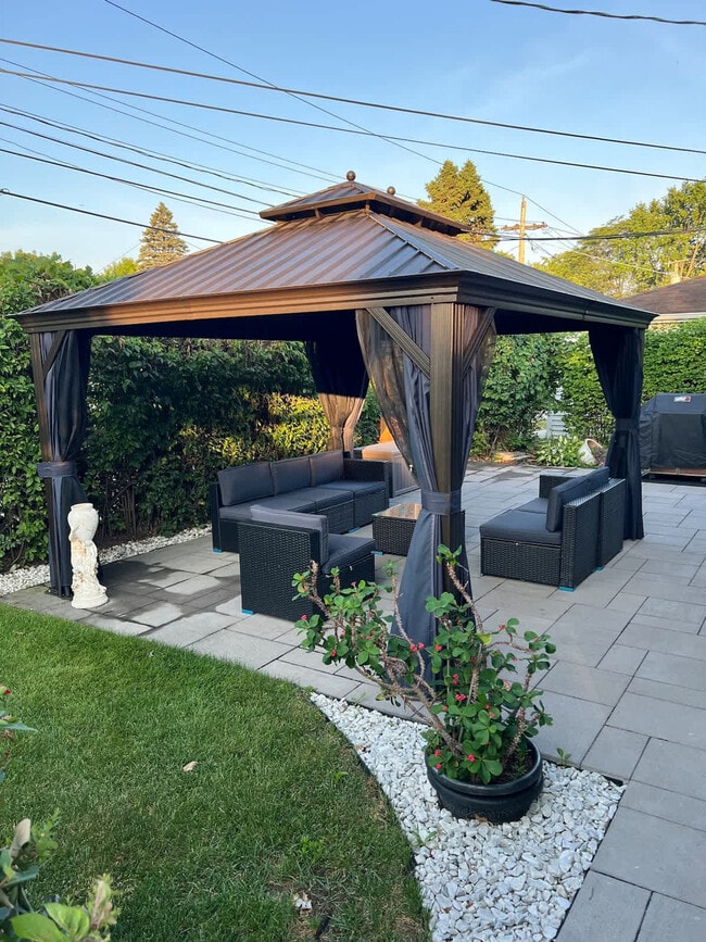 Building Photo - 7018 Le Claire Ave