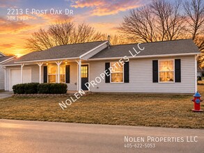 Building Photo - 2213 Post Oak Dr