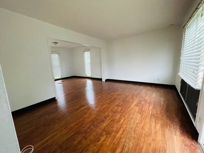 Building Photo - 98 -401 Hookanike St. #A