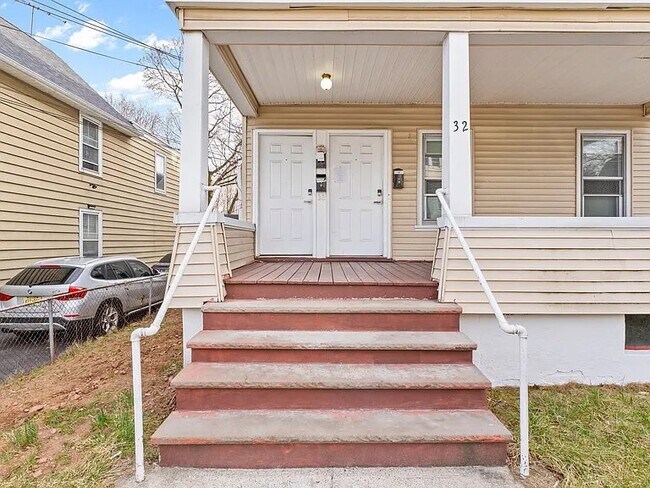 Building Photo - 32 Llewellyn Ave