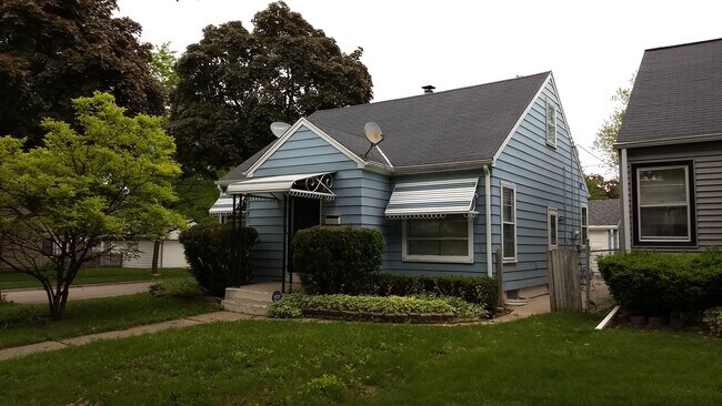 Primary Photo - 4874 N 74th St