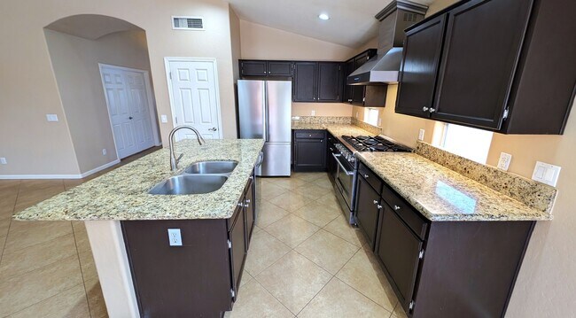 Building Photo - 3 Bedroom Home in the Silverhawk Community Near N Cooper Rd and W Guadalupe Rd!