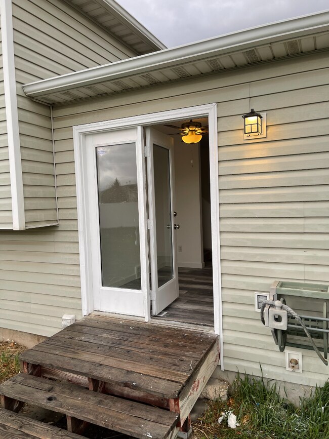 Building Photo - 4 Bd 3 Bath Home in Lehi