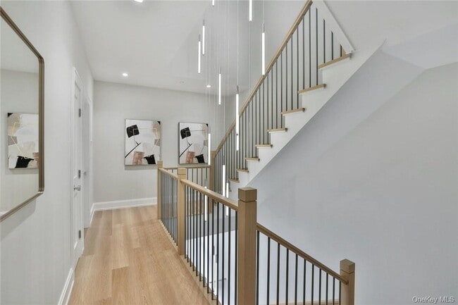 Building Photo - 162 Bedford Rd