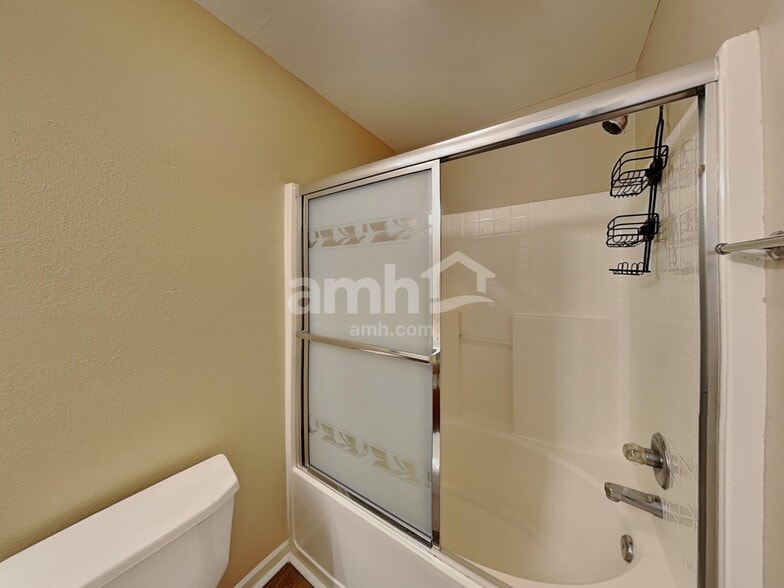 Building Photo - 322 Brookview Dr