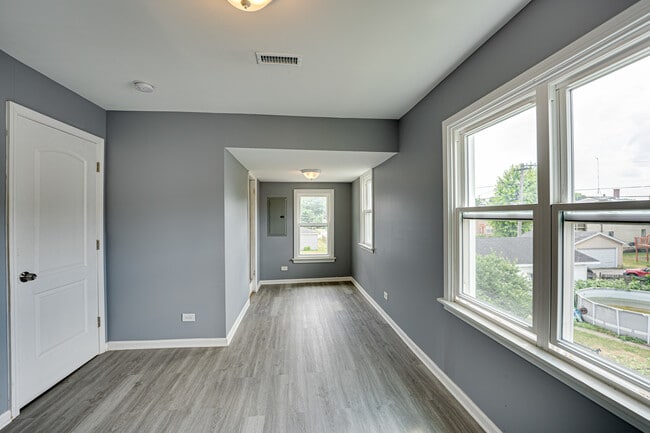 Building Photo - 208 Mound St
