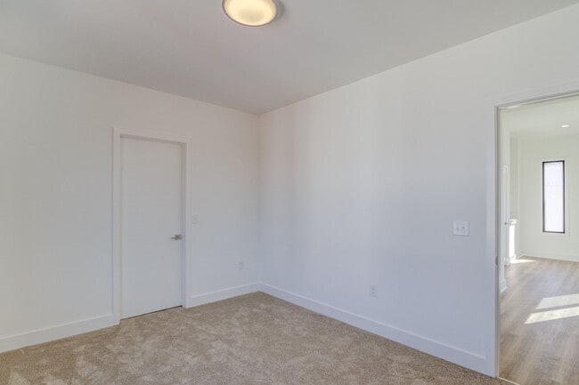 Building Photo - Luxury 3 Bed Townhome in Durham RTP