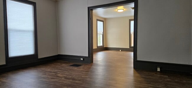 Building Photo - 410 8th St N