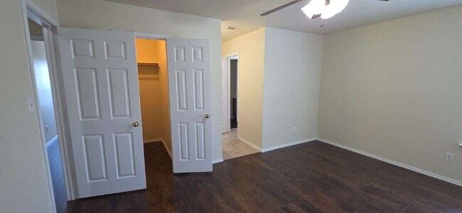 Building Photo - Expansive Mansfield Home with 5 Bedrooms, ...