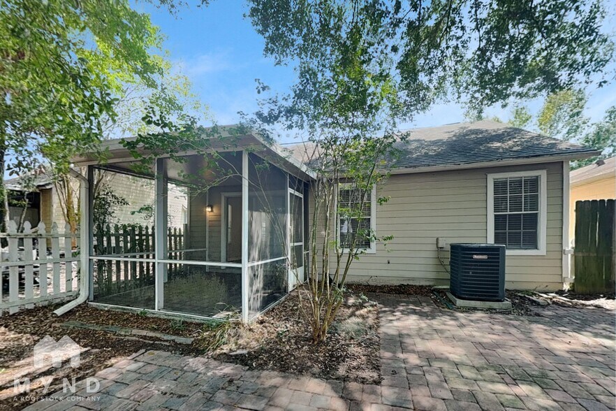 Building Photo - 1729 Chatham Cir