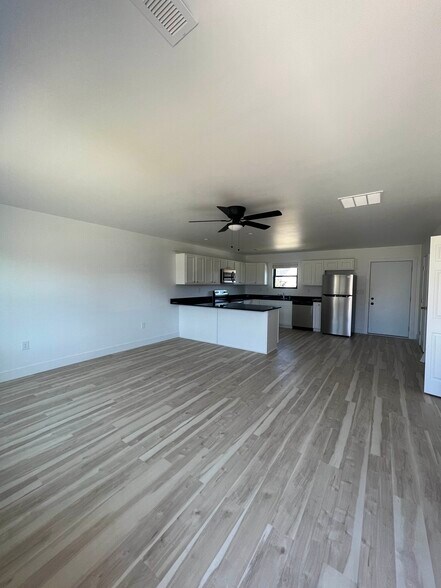 Building Photo - 1124 Winton Pl