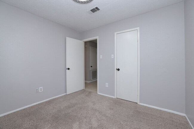 Building Photo - 4623 Whispering Rock Ln