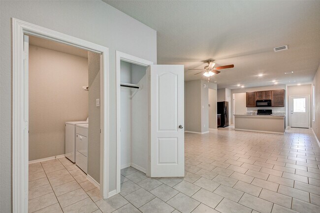 Building Photo - 40735 Gate Ridge Dr