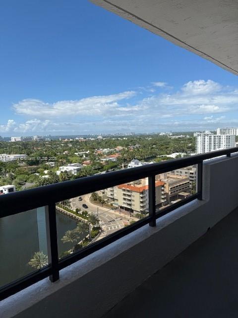 Building Photo - 2555 Collins Ave