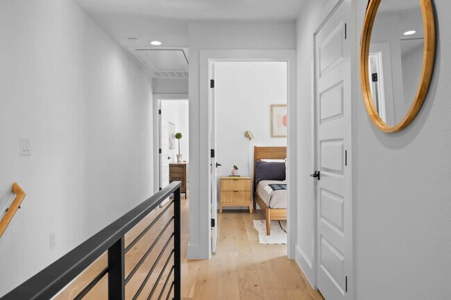 Building Photo - 1204 E 32nd St