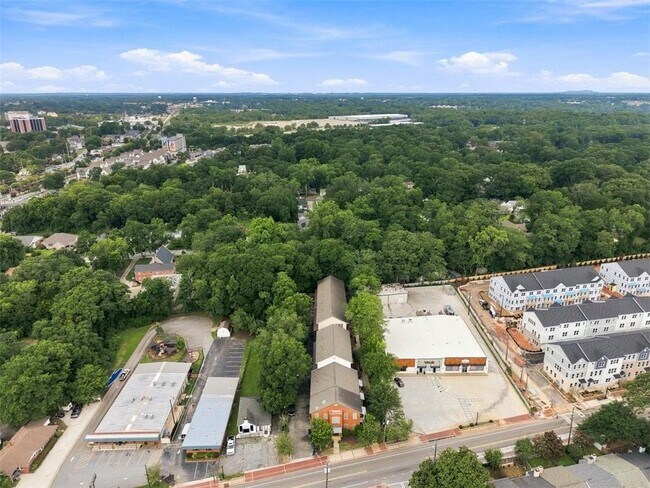 Building Photo - 3371 Dogwood Dr