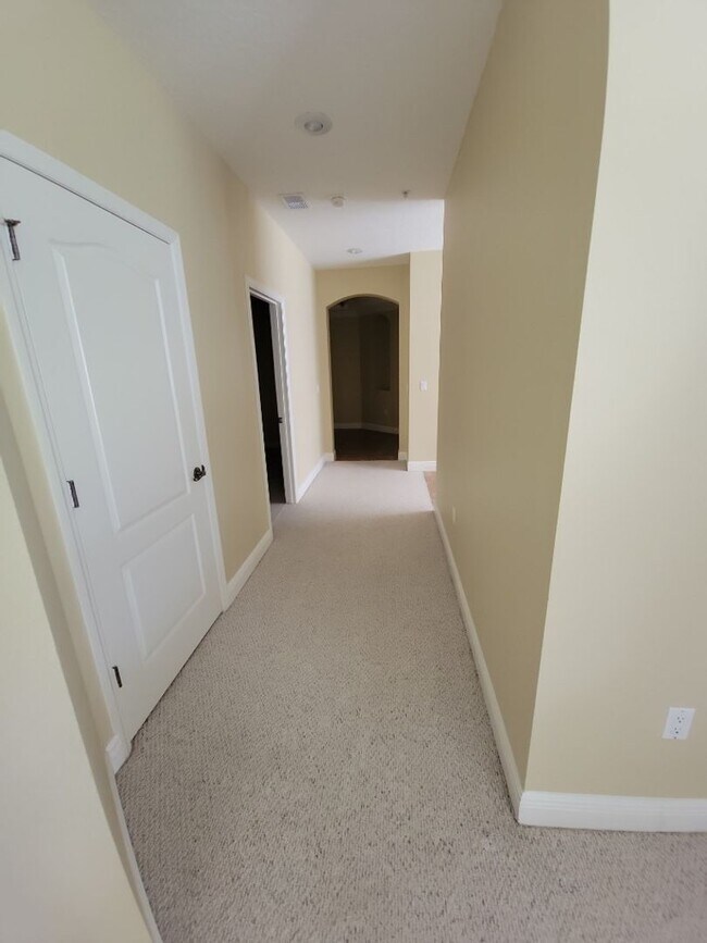 Building Photo - 3 Bedroom / 3 Bathroom - Tidelands