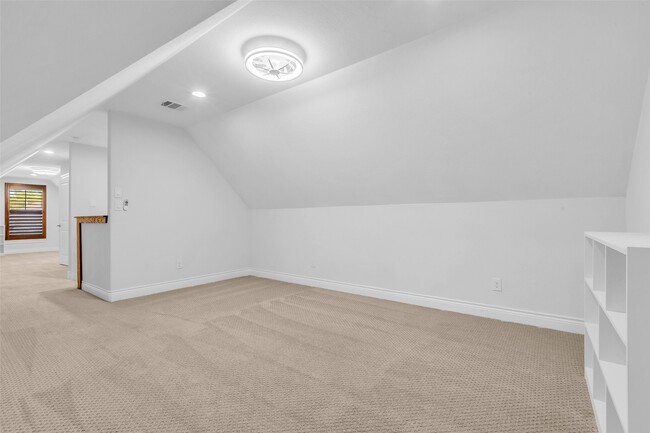 Building Photo - 17 Bellingham Ct