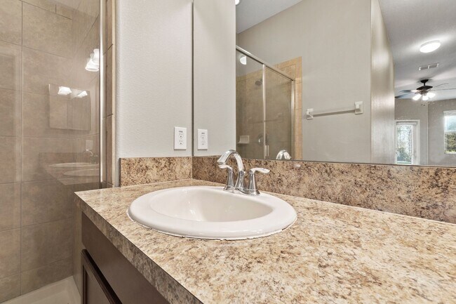 Building Photo - 4/2.5 Town Home w/ Loft and Office in Harr...