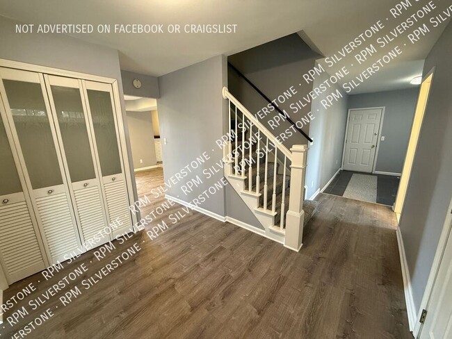 Building Photo - 5283 Rostraver Ct