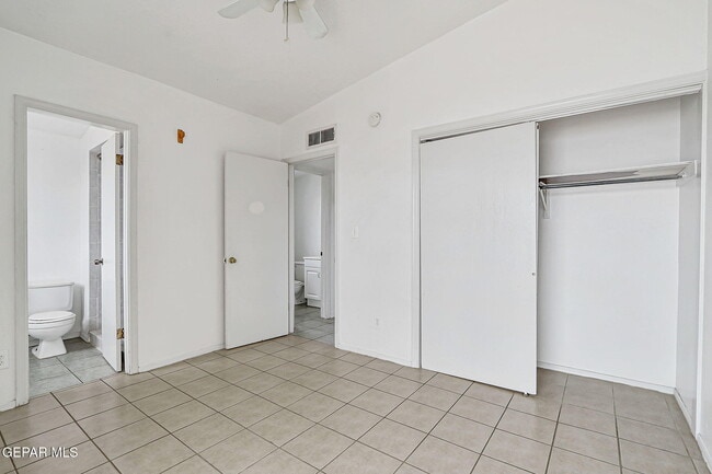 Building Photo - 3229 E Glen Dr