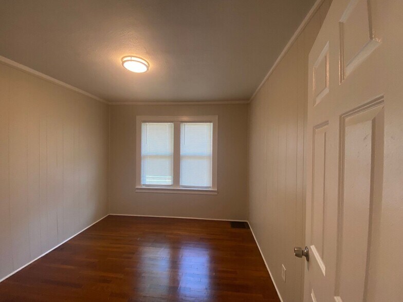 Building Photo - 17815 McIntyre St