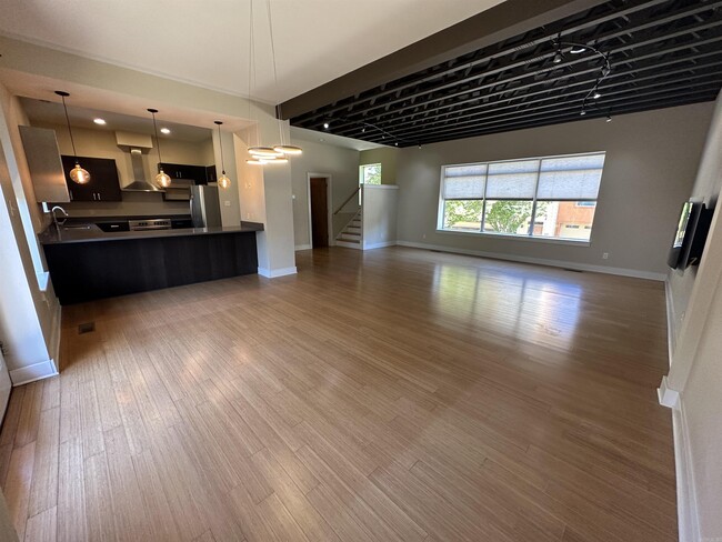 Building Photo - 110 Vertical Lofts Dr