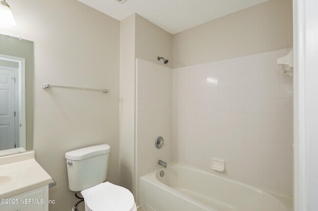 Building Photo - 3738 Woodbriar Dr