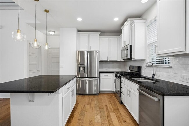 Building Photo - 7203 Bertram Ct