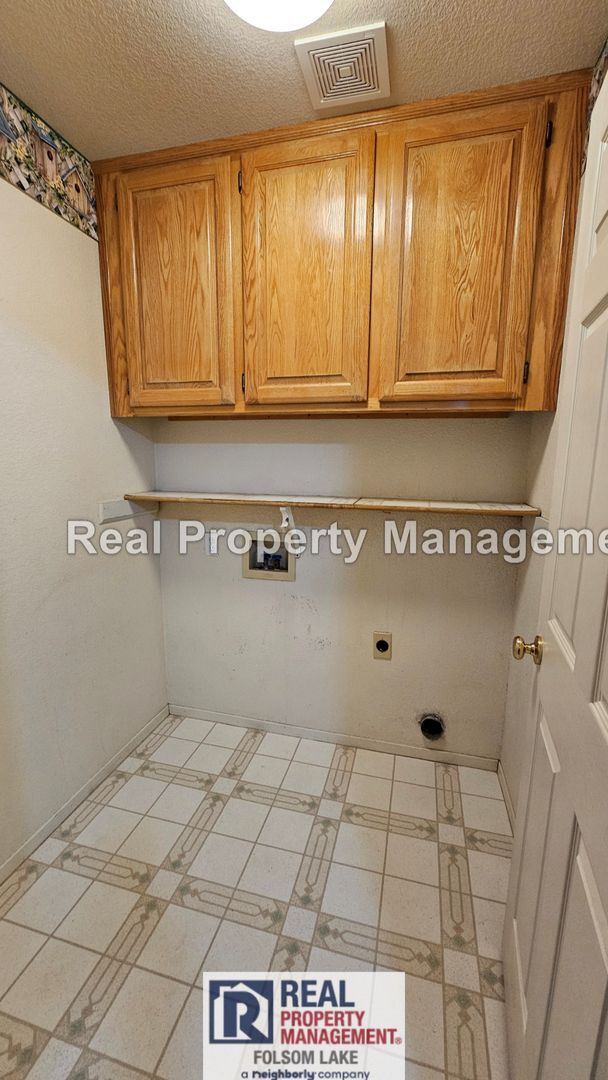 Building Photo - El Dorado Hills Home + Detached Guest Suite | Solar | 3-Car Garage | Private Backyard