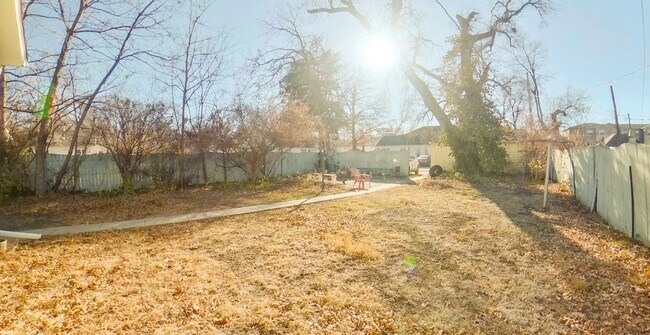 Building Photo - Pet Friendly + Washer & Dryer Included + O...