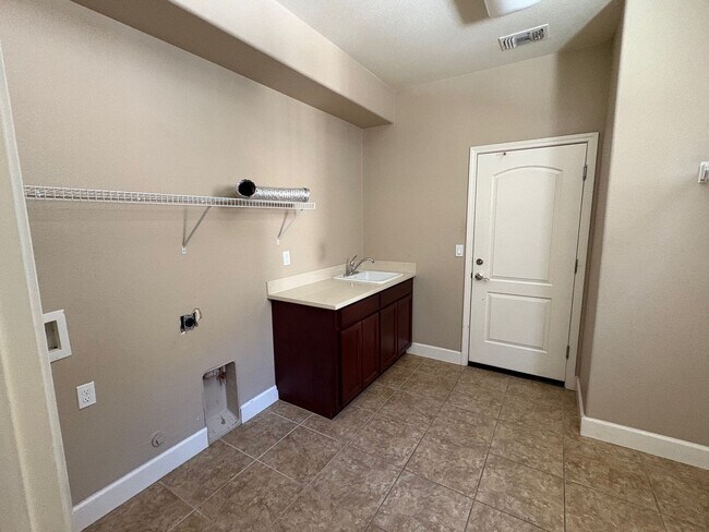 Building Photo - Luxurious home