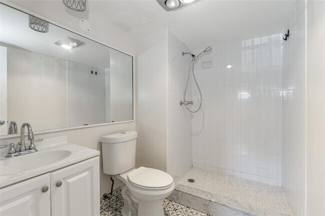 Building Photo - 9523 S Hollybrook Lake Dr