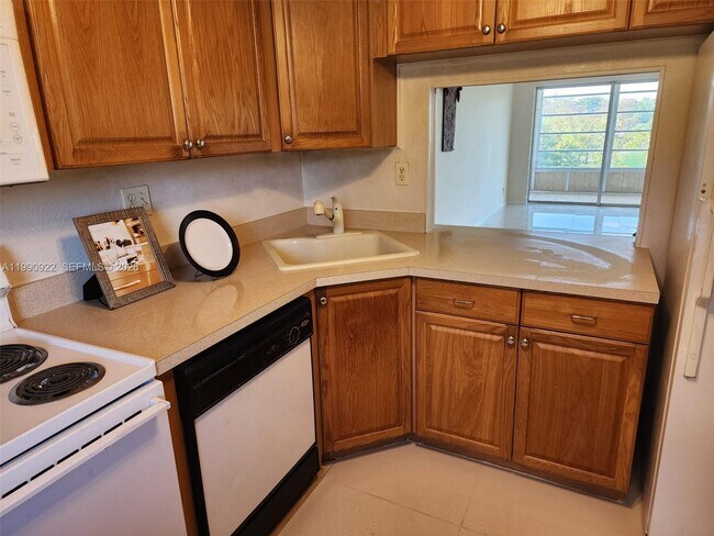 Building Photo - 8370 Sands Point Blvd