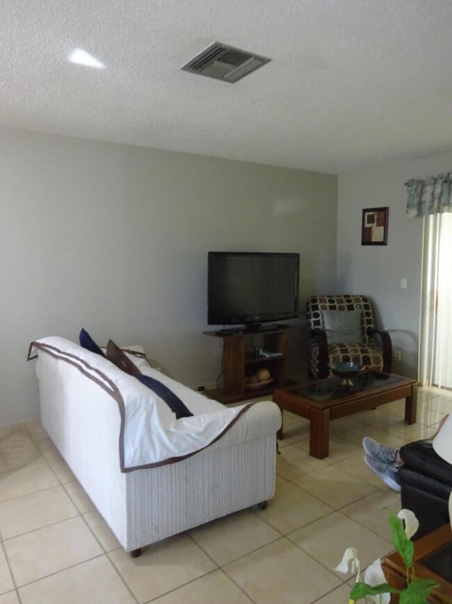 Building Photo - 2723 Emory Dr W