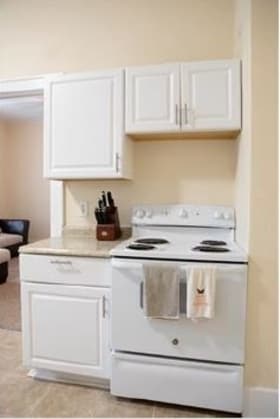 Building Photo - 401 2nd St E