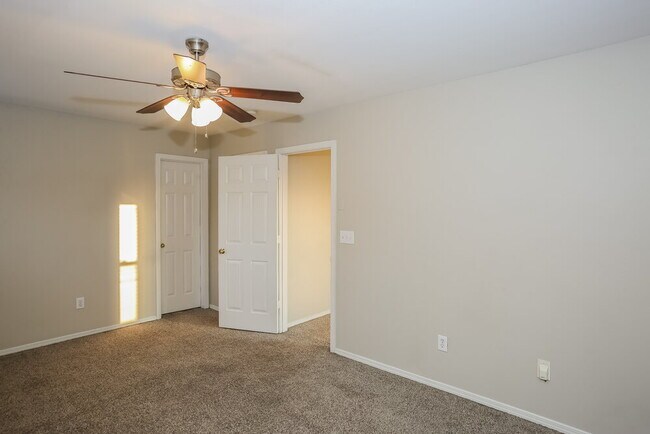 Building Photo - 11033 Dry Stone Dr