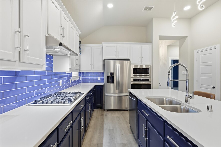 Building Photo - 2540 Elm Pl
