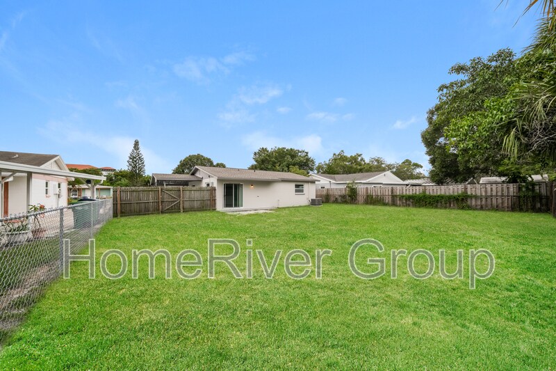 Building Photo - 6561 W Shore Cir