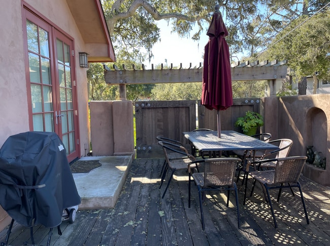 Building Photo - Beautiful Mediterranean 2-Bedroom House in...