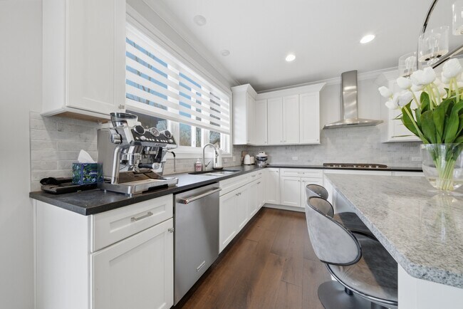 Building Photo - 7814 Brookbank Rd