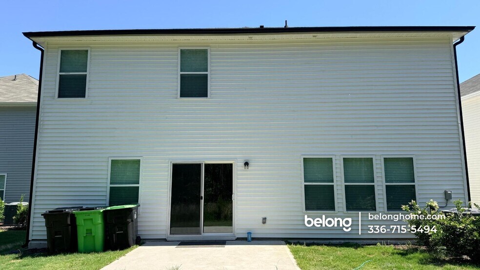 Building Photo - 713 Riguard Wy