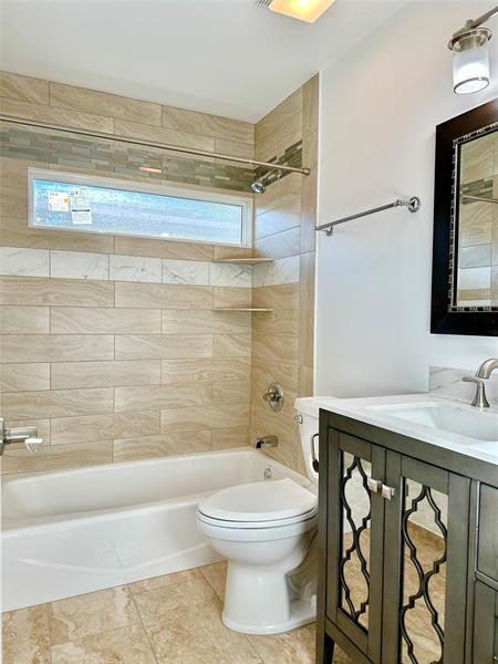 Building Photo - 400 SW 9th St