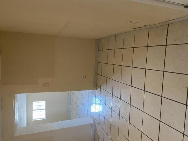 Building Photo - 1 bedroom in El Paso TX 79915