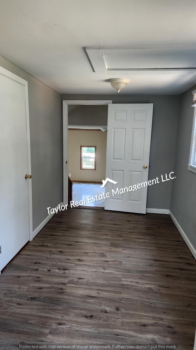 Building Photo - 205 Button Ave